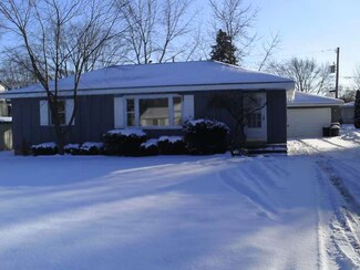 5213 W Shore Dr, McHenry, IL 60050