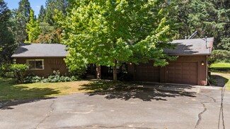 2412 Demaray Dr, Grants Pass, OR 97527