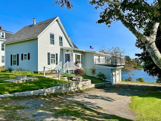 7 Lake View St, Vinalhaven, ME 04863