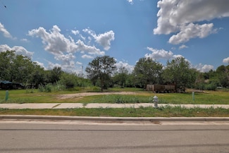 107 N Robinson St, Taylor, TX 76574