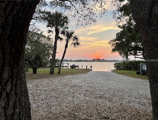 1833 Pandora Dr, Sarasota, FL 34231