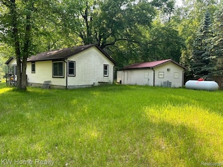 4456 Five Lakes Rd, North Branch, MI 48461
