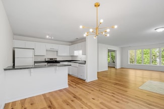 9018 Neill Lake Rd, Eden Prairie, MN 55347