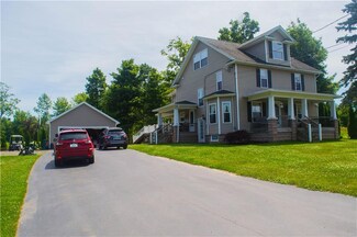 1394 Hennessey Rd, Ontario, NY 14519