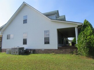 735 W Pillow St, Clifton, TN 38425