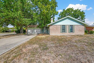 1723 Bristol Ct S, Irving, TX 75062