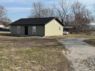2930 Highway D, Philadelphia, MO 63463