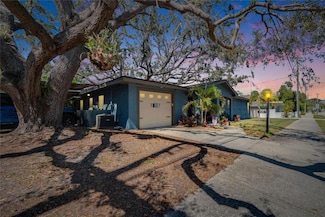 725 Philippe Pkwy, Safety Harbor, FL 34695