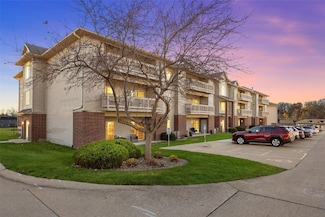 250 Cimarron Dr Unit 118, Hiawatha, IA 52233