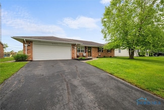 394 Overlook Dr, Waterville, OH 43566