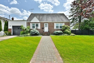 136 Euclid Ave, Massapequa, NY 11758