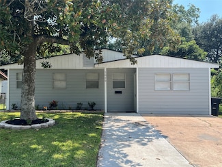 1023 W Snyder St, Alvin, TX 77511