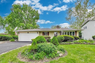 1970 Coral Ave, Aurora, IL 60506