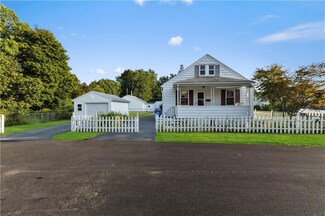 15 Aplin St, Cranston, RI 02920