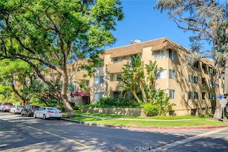 14141 Dickens St, Sherman Oaks, CA 91423