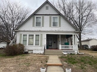 1231 Clinton St, Carlyle, IL 62231