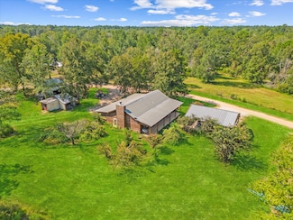 9238 County Line Rd, Willis, TX 77378