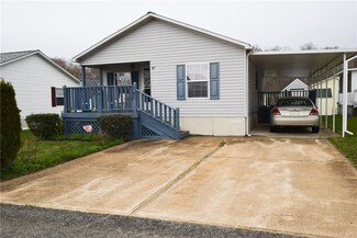 87 Robin Dr, Tiverton, RI 02878