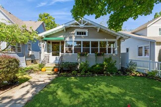 903 Lewis Ave, Saint Joseph, MI 49085
