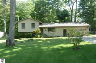 20815 Red Oak Dr, Lake Ann, MI 49650