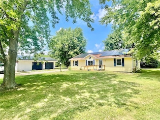 5 Sims Ct, Gays, IL 61928