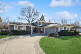 325 E Carpenter Dr, Palatine, IL 60067