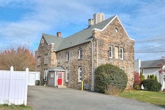 300 Soundview Ave Unit Townhouse, Fairfield, CT 06825