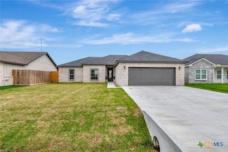 305 Turkey Ln, Victoria, TX 77905