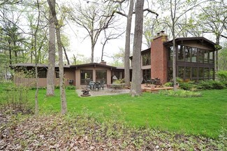 1560 Indian Trail Dr, Riverwoods, IL 60015