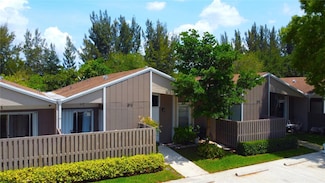 572 Woodgate Cir Unit B, Sunrise, FL 33326