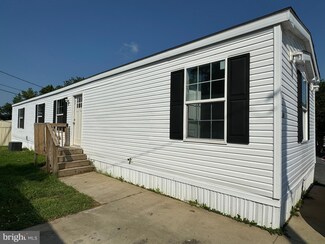 26 2nd St, Lothian, MD 20711