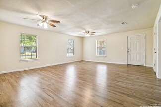 327 N Vinton St, Pearsall, TX 78061