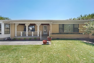 137 S 7th St, Jacksboro, TX 76458