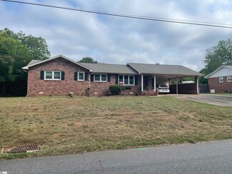 1420 E Saluda Lake Rd, Greenville, SC 29611