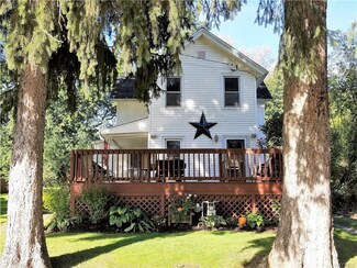 35 Gouinlock St, Warsaw, NY 14569