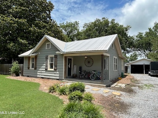 1006 Lamar St, Cleveland, MS 38732