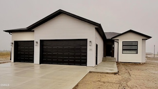 5500 Peggy Lee Ln, Bismarck, ND 58503