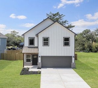 735 20th St, Hempstead, TX 77445