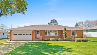 516 Eastview Dr, Green Bay, WI 54302