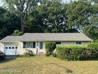 29 Bridle Path, Albany, NY 12205