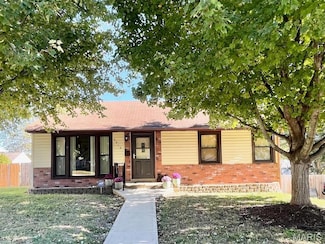 6919 Greenholly Dr, Saint Louis, MO 63123