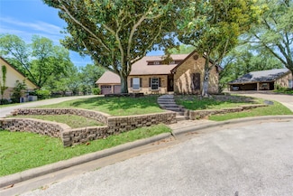 1223 Green Briar Dr, Huntsville, TX 77340