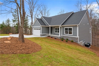204 Long Bay Dr, West Union, SC 29696