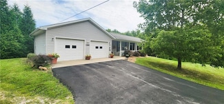 718 W 1st St, Carrollton, MO 64633