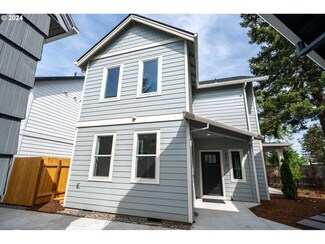 8410 NE Holladay St, Portland, OR 97220