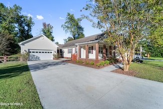 223 Riverbend Rd, Jacksonville, NC 28540