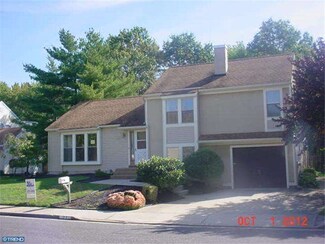 27 W Daisy Ln, Mount Laurel, NJ 08054