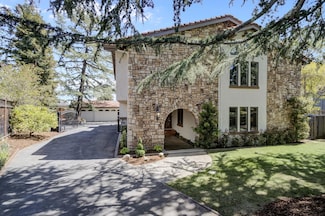 370 Quinnhill Rd, Los Altos, CA 94024