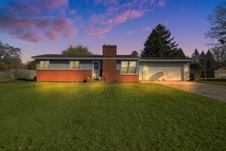 7732 Henry Ave, Jenison, MI 49428