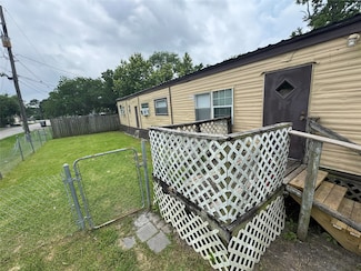 4412 17th St Unit 1, Bacliff, TX 77518